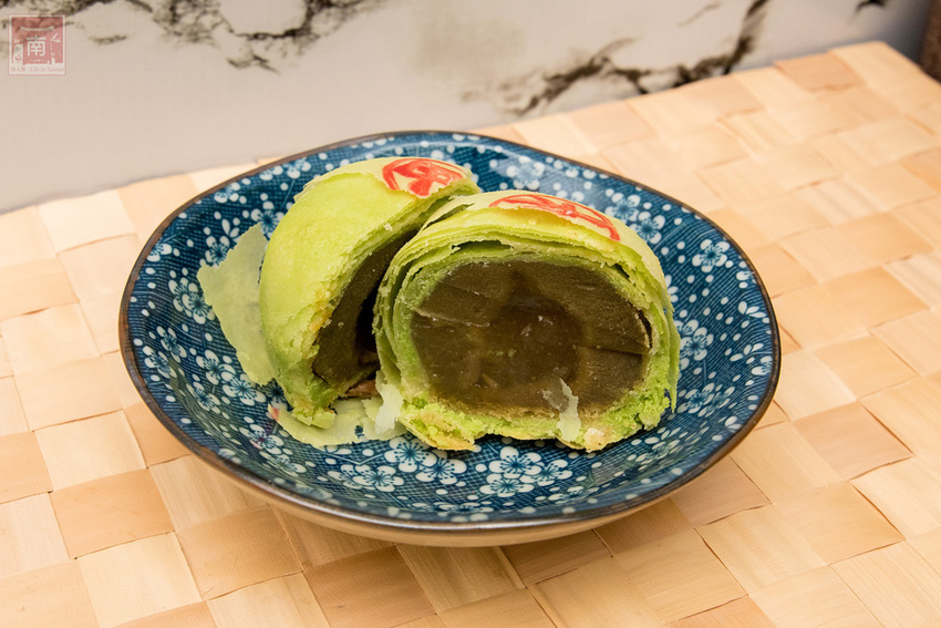 【臺南美食】巷弄內在地人才知道地的中秋禮盒｜巧克力流沙月餅｜抹茶白玉抹茶控超愛｜傳統烏豆蛋黃酥口味｜現在買享優惠~~咿吉麵包坊中秋禮盒 - 南人幫