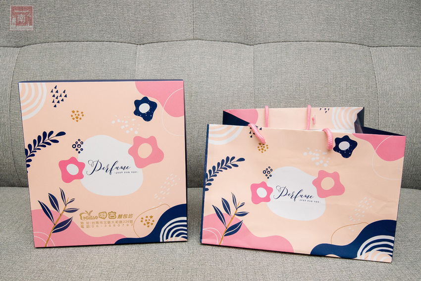 【臺南美食】巷弄內在地人才知道地的中秋禮盒｜巧克力流沙月餅｜抹茶白玉抹茶控超愛｜傳統烏豆蛋黃酥口味｜現在買享優惠~~咿吉麵包坊中秋禮盒 - 南人幫