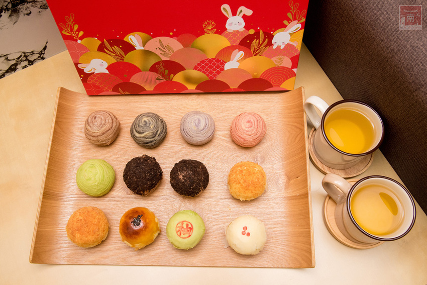【臺南美食】巷弄內在地人才知道地的中秋禮盒｜巧克力流沙月餅｜抹茶白玉抹茶控超愛｜傳統烏豆蛋黃酥口味｜現在買享優惠~~咿吉麵包坊中秋禮盒 - 南人幫