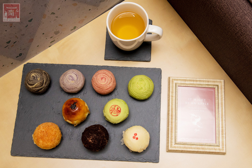 【臺南美食】巷弄內在地人才知道地的中秋禮盒｜巧克力流沙月餅｜抹茶白玉抹茶控超愛｜傳統烏豆蛋黃酥口味｜現在買享優惠~~咿吉麵包坊中秋禮盒 - 南人幫