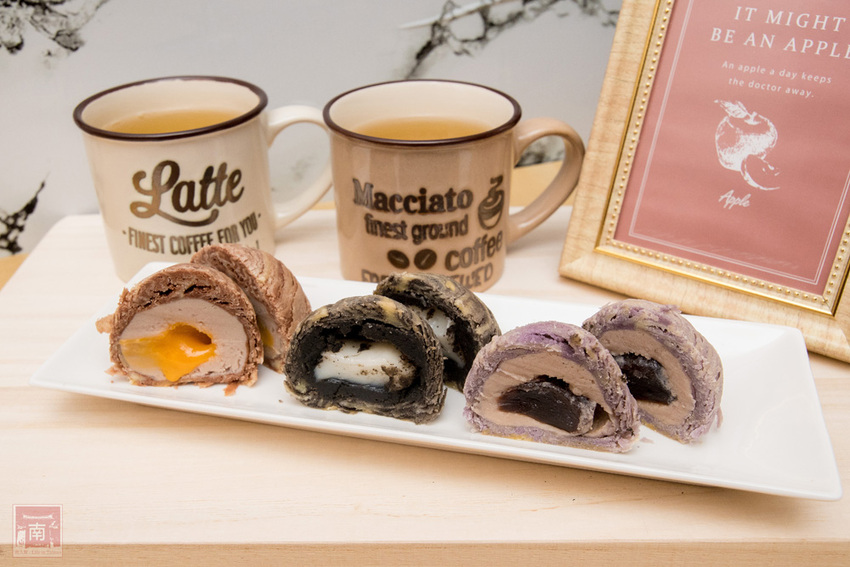 【臺南美食】巷弄內在地人才知道地的中秋禮盒｜巧克力流沙月餅｜抹茶白玉抹茶控超愛｜傳統烏豆蛋黃酥口味｜現在買享優惠~~咿吉麵包坊中秋禮盒 - 南人幫