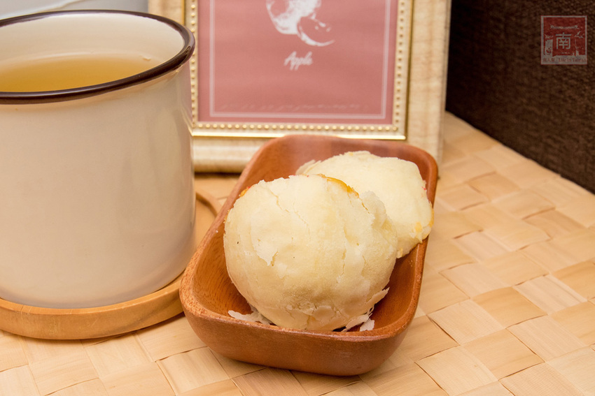 【臺南美食】巷弄內在地人才知道地的中秋禮盒｜巧克力流沙月餅｜抹茶白玉抹茶控超愛｜傳統烏豆蛋黃酥口味｜現在買享優惠~~咿吉麵包坊中秋禮盒 - 南人幫