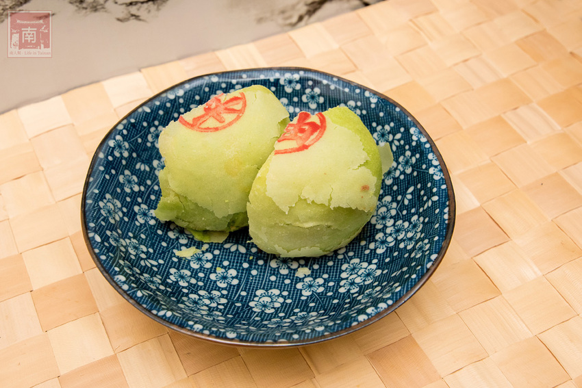 【臺南美食】巷弄內在地人才知道地的中秋禮盒｜巧克力流沙月餅｜抹茶白玉抹茶控超愛｜傳統烏豆蛋黃酥口味｜現在買享優惠~~咿吉麵包坊中秋禮盒 - 南人幫