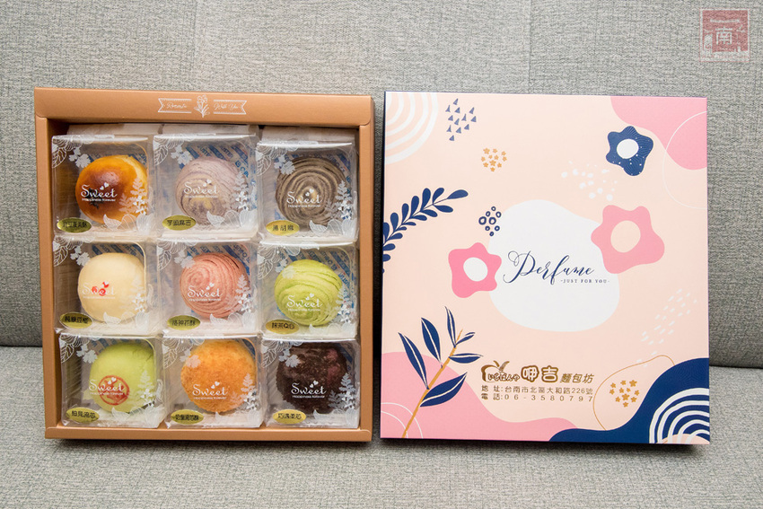 【臺南美食】巷弄內在地人才知道地的中秋禮盒｜巧克力流沙月餅｜抹茶白玉抹茶控超愛｜傳統烏豆蛋黃酥口味｜現在買享優惠~~咿吉麵包坊中秋禮盒 - 南人幫
