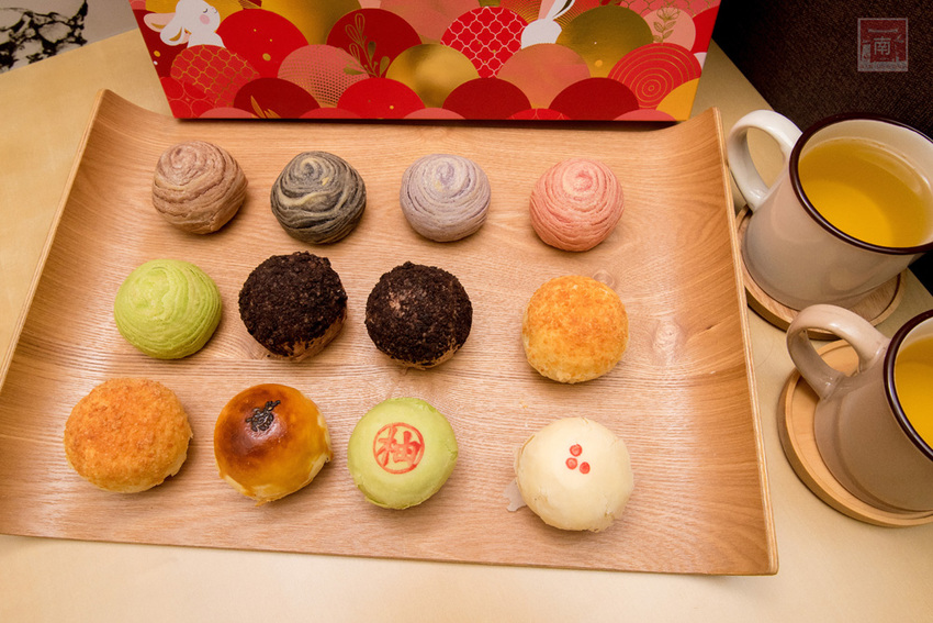 【臺南美食】巷弄內在地人才知道地的中秋禮盒｜巧克力流沙月餅｜抹茶白玉抹茶控超愛｜傳統烏豆蛋黃酥口味｜現在買享優惠~~咿吉麵包坊中秋禮盒 - 南人幫