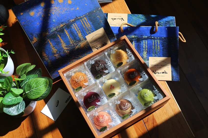 最新款中秋月餅禮盒開箱/多種口味月餅一次品嚐.大推流芯.麻糬內餡系列.讓人驚艷/早鳥預購享85折優惠 - 進食的巨鼠