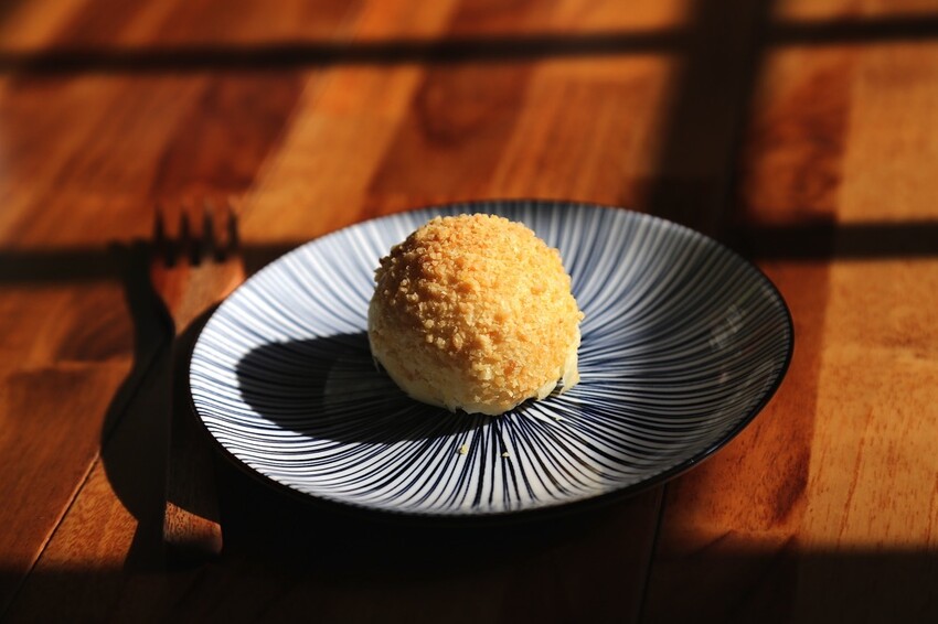 最新款中秋月餅禮盒開箱/多種口味月餅一次品嚐.大推流芯.麻糬內餡系列.讓人驚艷/早鳥預購享85折優惠 - 進食的巨鼠