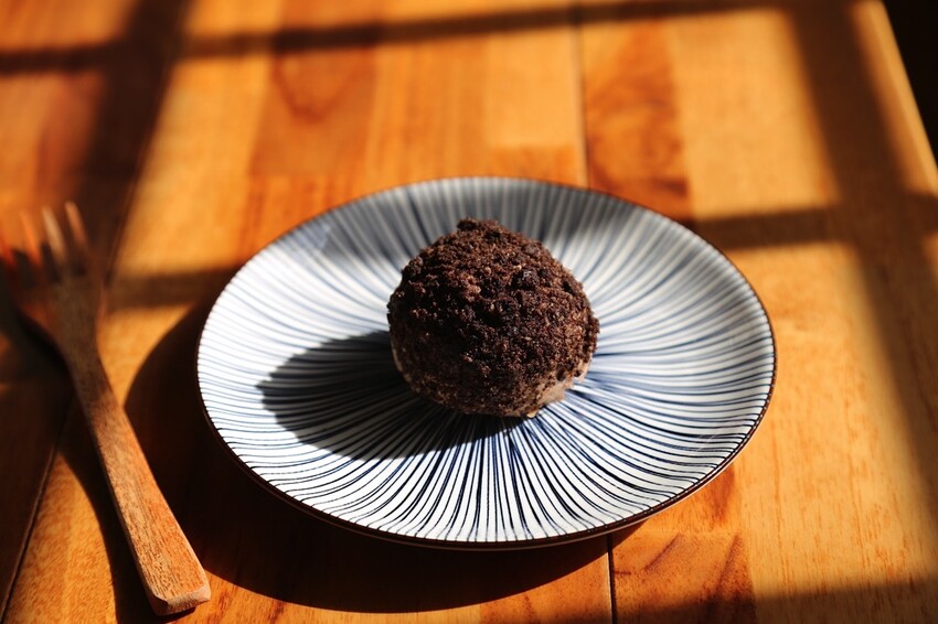 最新款中秋月餅禮盒開箱/多種口味月餅一次品嚐.大推流芯.麻糬內餡系列.讓人驚艷/早鳥預購享85折優惠 - 進食的巨鼠