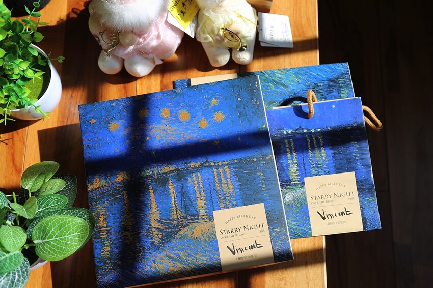 最新款中秋月餅禮盒開箱/多種口味月餅一次品嚐.大推流芯.麻糬內餡系列.讓人驚艷/早鳥預購享85折優惠 - 進食的巨鼠