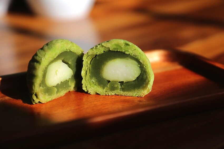 最新款中秋月餅禮盒開箱/多種口味月餅一次品嚐.大推流芯.麻糬內餡系列.讓人驚艷/早鳥預購享85折優惠 - 進食的巨鼠