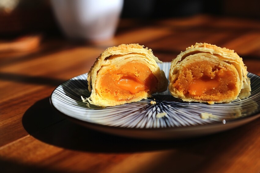 最新款中秋月餅禮盒開箱/多種口味月餅一次品嚐.大推流芯.麻糬內餡系列.讓人驚艷/早鳥預購享85折優惠 - 進食的巨鼠