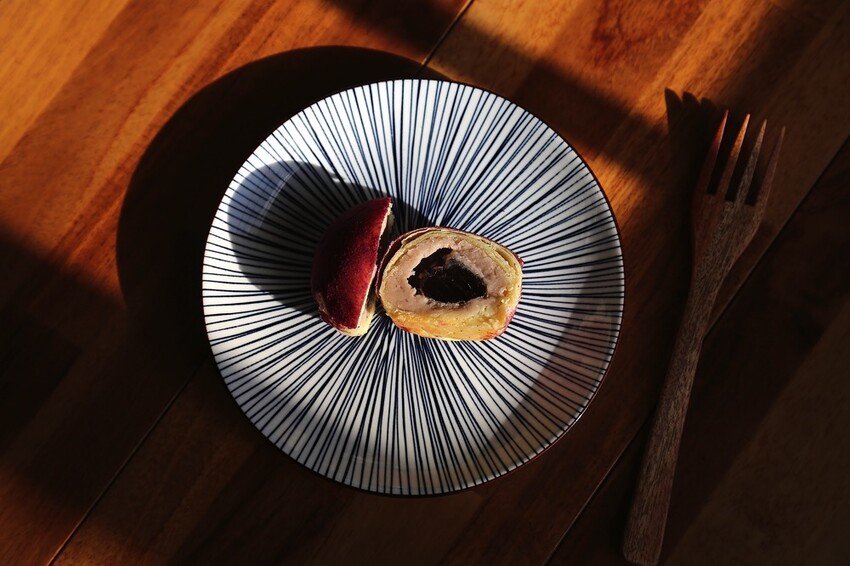 最新款中秋月餅禮盒開箱/多種口味月餅一次品嚐.大推流芯.麻糬內餡系列.讓人驚艷/早鳥預購享85折優惠 - 進食的巨鼠