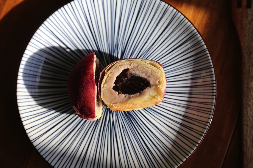 最新款中秋月餅禮盒開箱/多種口味月餅一次品嚐.大推流芯.麻糬內餡系列.讓人驚艷/早鳥預購享85折優惠 - 進食的巨鼠