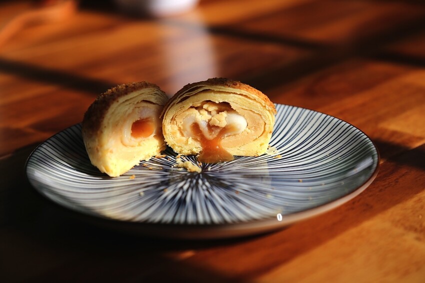 最新款中秋月餅禮盒開箱/多種口味月餅一次品嚐.大推流芯.麻糬內餡系列.讓人驚艷/早鳥預購享85折優惠 - 進食的巨鼠