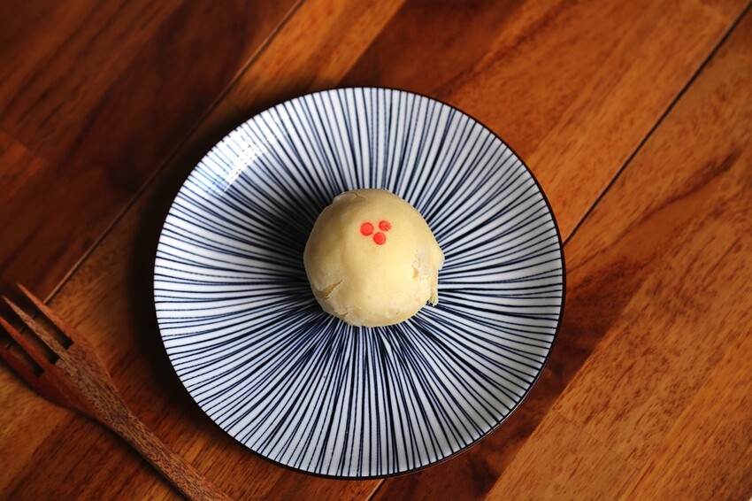 最新款中秋月餅禮盒開箱/多種口味月餅一次品嚐.大推流芯.麻糬內餡系列.讓人驚艷/早鳥預購享85折優惠 - 進食的巨鼠