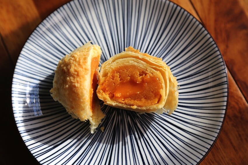 最新款中秋月餅禮盒開箱/多種口味月餅一次品嚐.大推流芯.麻糬內餡系列.讓人驚艷/早鳥預購享85折優惠 - 進食的巨鼠