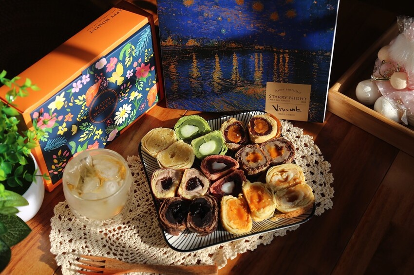 最新款中秋月餅禮盒開箱/多種口味月餅一次品嚐.大推流芯.麻糬內餡系列.讓人驚艷/早鳥預購享85折優惠 - 進食的巨鼠