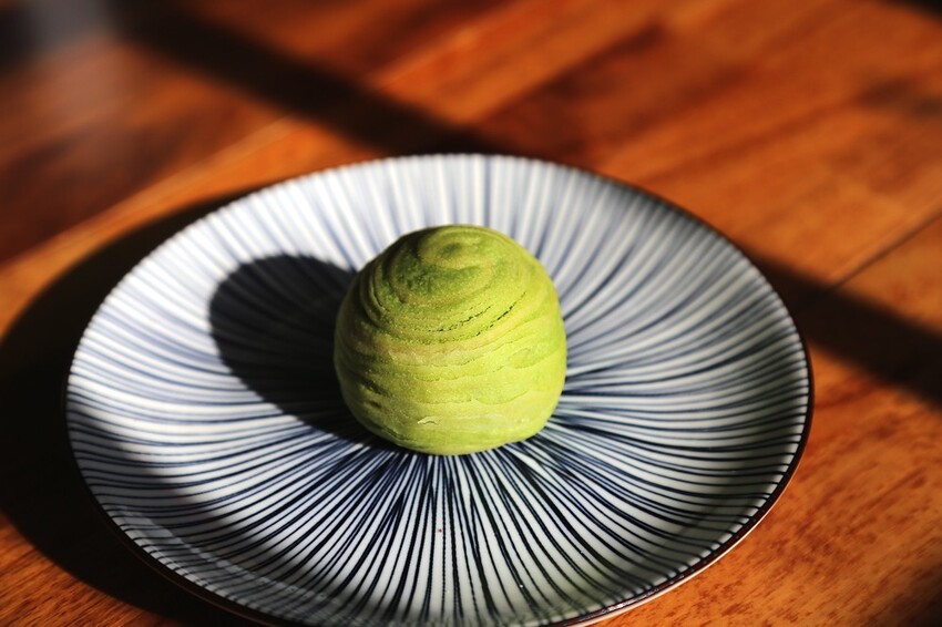 最新款中秋月餅禮盒開箱/多種口味月餅一次品嚐.大推流芯.麻糬內餡系列.讓人驚艷/早鳥預購享85折優惠 - 進食的巨鼠