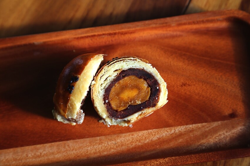 最新款中秋月餅禮盒開箱/多種口味月餅一次品嚐.大推流芯.麻糬內餡系列.讓人驚艷/早鳥預購享85折優惠 - 進食的巨鼠