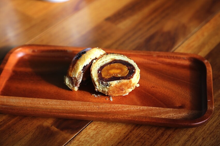 最新款中秋月餅禮盒開箱/多種口味月餅一次品嚐.大推流芯.麻糬內餡系列.讓人驚艷/早鳥預購享85折優惠 - 進食的巨鼠