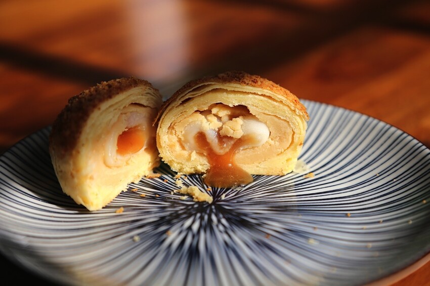 最新款中秋月餅禮盒開箱/多種口味月餅一次品嚐.大推流芯.麻糬內餡系列.讓人驚艷/早鳥預購享85折優惠 - 進食的巨鼠