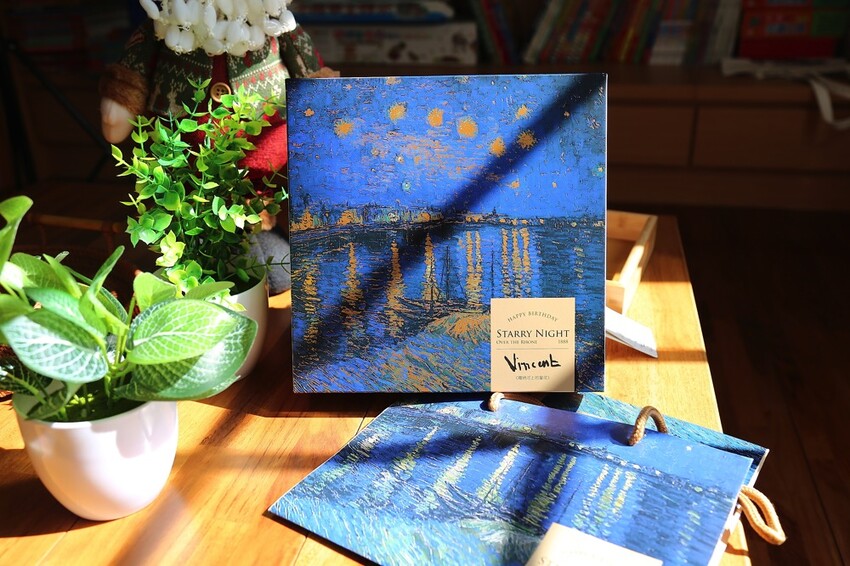 最新款中秋月餅禮盒開箱/多種口味月餅一次品嚐.大推流芯.麻糬內餡系列.讓人驚艷/早鳥預購享85折優惠 - 進食的巨鼠