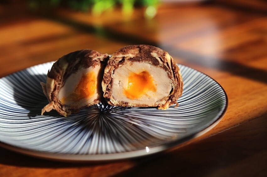 最新款中秋月餅禮盒開箱/多種口味月餅一次品嚐.大推流芯.麻糬內餡系列.讓人驚艷/早鳥預購享85折優惠 - 進食的巨鼠