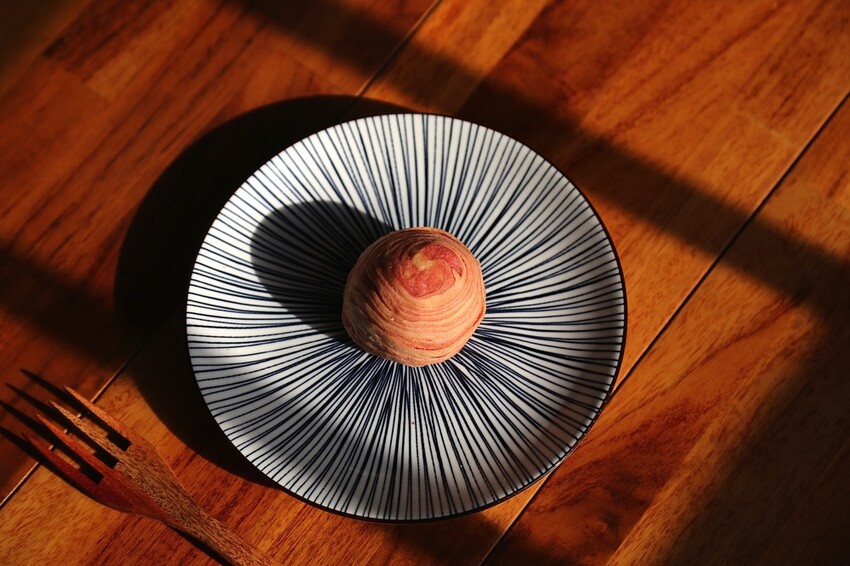 最新款中秋月餅禮盒開箱/多種口味月餅一次品嚐.大推流芯.麻糬內餡系列.讓人驚艷/早鳥預購享85折優惠 - 進食的巨鼠