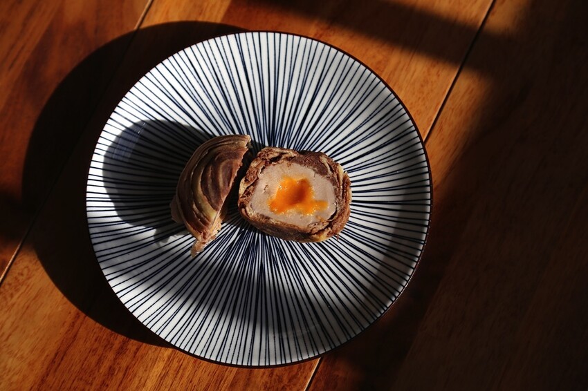 最新款中秋月餅禮盒開箱/多種口味月餅一次品嚐.大推流芯.麻糬內餡系列.讓人驚艷/早鳥預購享85折優惠 - 進食的巨鼠