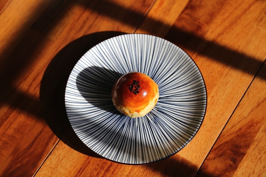 最新款中秋月餅禮盒開箱/多種口味月餅一次品嚐.大推流芯.麻糬內餡系列.讓人驚艷/早鳥預購享85折優惠 - 進食的巨鼠