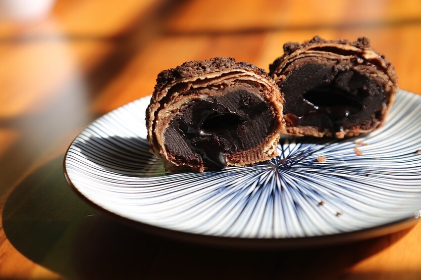 最新款中秋月餅禮盒開箱/多種口味月餅一次品嚐.大推流芯.麻糬內餡系列.讓人驚艷/早鳥預購享85折優惠 - 進食的巨鼠