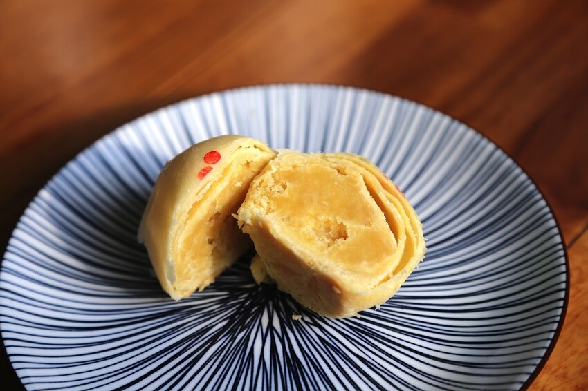 最新款中秋月餅禮盒開箱/多種口味月餅一次品嚐.大推流芯.麻糬內餡系列.讓人驚艷/早鳥預購享85折優惠 - 進食的巨鼠