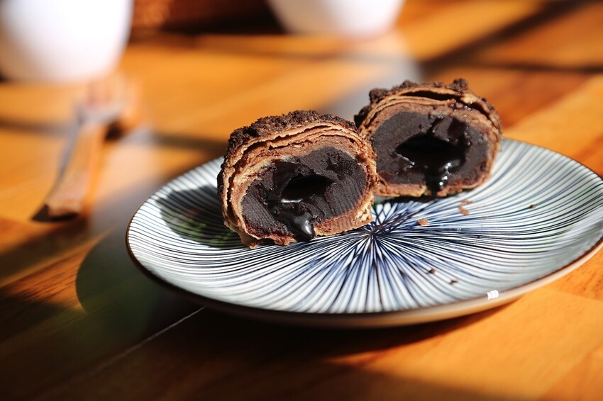 最新款中秋月餅禮盒開箱/多種口味月餅一次品嚐.大推流芯.麻糬內餡系列.讓人驚艷/早鳥預購享85折優惠 - 進食的巨鼠