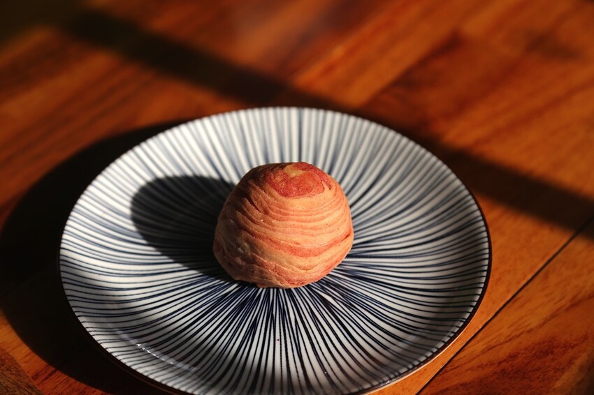 最新款中秋月餅禮盒開箱/多種口味月餅一次品嚐.大推流芯.麻糬內餡系列.讓人驚艷/早鳥預購享85折優惠 - 進食的巨鼠