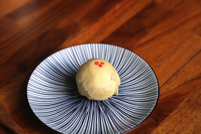 最新款中秋月餅禮盒開箱/多種口味月餅一次品嚐.大推流芯.麻糬內餡系列.讓人驚艷/早鳥預購享85折優惠 - 進食的巨鼠