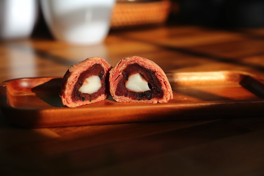 最新款中秋月餅禮盒開箱/多種口味月餅一次品嚐.大推流芯.麻糬內餡系列.讓人驚艷/早鳥預購享85折優惠 - 進食的巨鼠