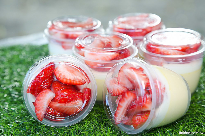 台南甜點麵包｜咿吉麵包坊~草莓控暴動啦!!冬季限定草莓系列蛋糕甜點麵包一次get!台南好市多周邊美食 - 台南好Food遊