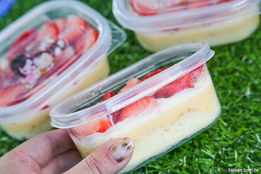 台南甜點麵包｜咿吉麵包坊~草莓控暴動啦!!冬季限定草莓系列蛋糕甜點麵包一次get!台南好市多周邊美食 - 台南好Food遊