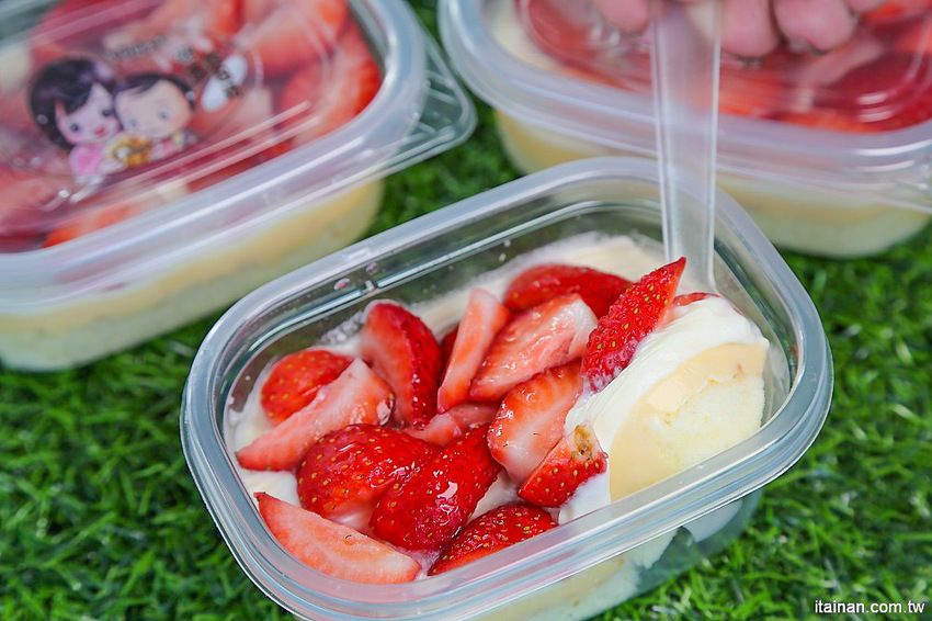 台南甜點麵包｜咿吉麵包坊~草莓控暴動啦!!冬季限定草莓系列蛋糕甜點麵包一次get!台南好市多周邊美食 - 台南好Food遊