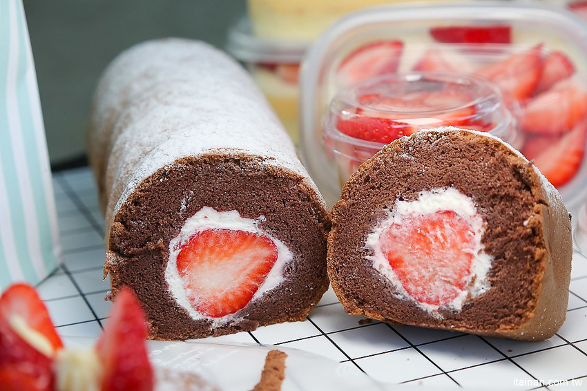 台南甜點麵包｜咿吉麵包坊~草莓控暴動啦!!冬季限定草莓系列蛋糕甜點麵包一次get!台南好市多周邊美食 - 台南好Food遊