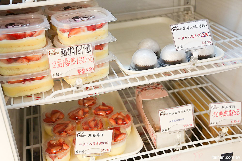 台南甜點麵包｜咿吉麵包坊~草莓控暴動啦!!冬季限定草莓系列蛋糕甜點麵包一次get!台南好市多周邊美食 - 台南好Food遊