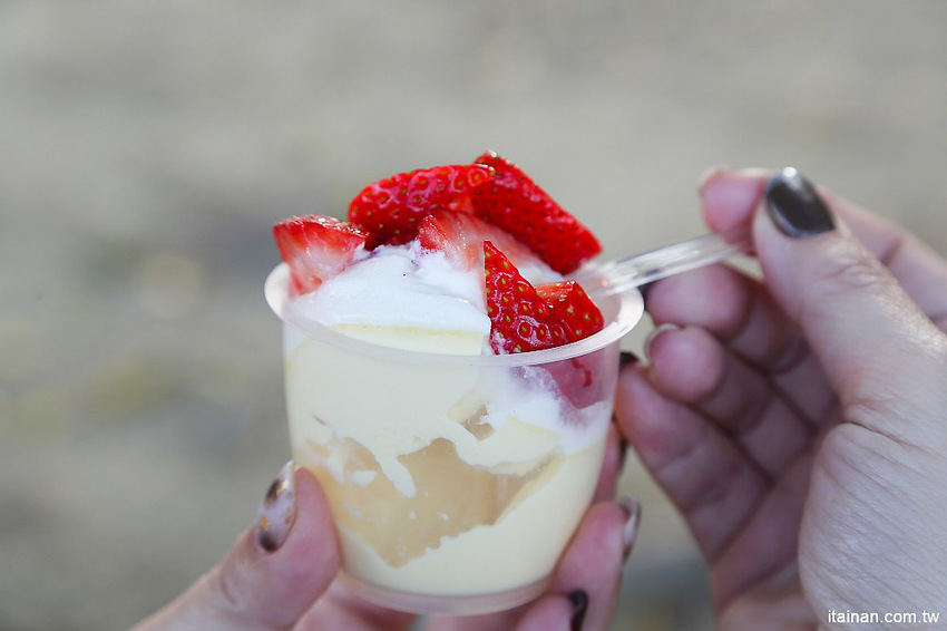 台南甜點麵包｜咿吉麵包坊~草莓控暴動啦!!冬季限定草莓系列蛋糕甜點麵包一次get!台南好市多周邊美食 - 台南好Food遊