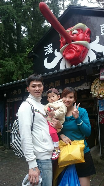 溪頭妖怪村：溪頭妖怪村~闇黑咬人貓蛋塔+可愛的碳蟲泡芙~小心妖怪就在你身邊~嘿嘿嘿！！