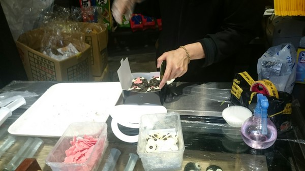 溪頭妖怪村：溪頭妖怪村~闇黑咬人貓蛋塔+可愛的碳蟲泡芙~小心妖怪就在你身邊~嘿嘿嘿！！