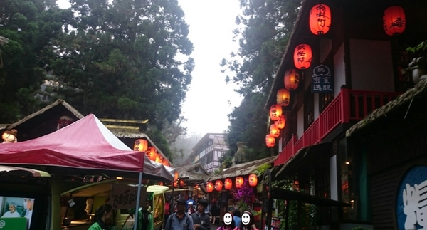 溪頭妖怪村：溪頭妖怪村~闇黑咬人貓蛋塔+可愛的碳蟲泡芙~小心妖怪就在你身邊~嘿嘿嘿！！