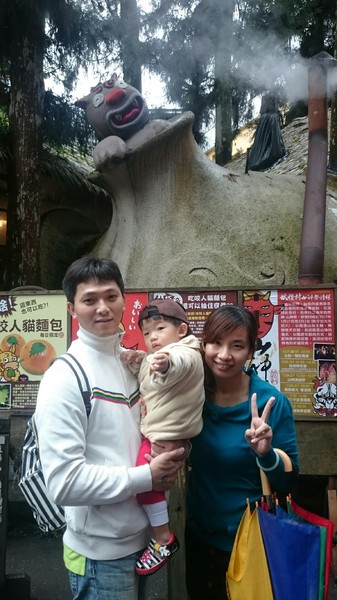 溪頭妖怪村：溪頭妖怪村~闇黑咬人貓蛋塔+可愛的碳蟲泡芙~小心妖怪就在你身邊~嘿嘿嘿！！