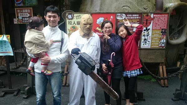 溪頭妖怪村：溪頭妖怪村~闇黑咬人貓蛋塔+可愛的碳蟲泡芙~小心妖怪就在你身邊~嘿嘿嘿！！