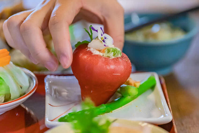 高雄美食 – 六梅草堂 x 武德殿旁只營業假日的無菜單料理