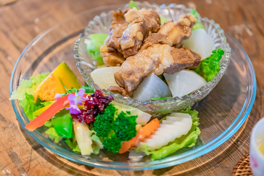 高雄美食 – 六梅草堂 x 武德殿旁只營業假日的無菜單料理