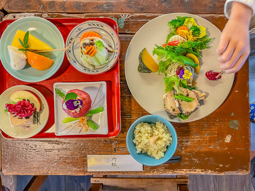 高雄美食 – 六梅草堂 x 武德殿旁只營業假日的無菜單料理